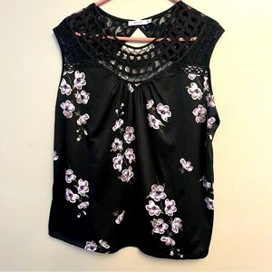 ⭐️3/15⭐️Ricki’s XXL black floral top